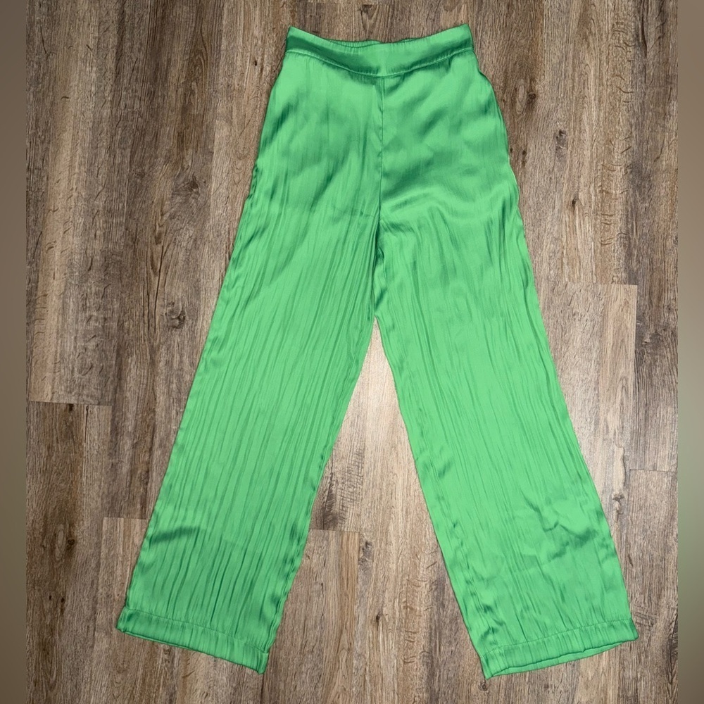 House of Harlow 1960 • Kelly Green Satin Wide Leg Pants